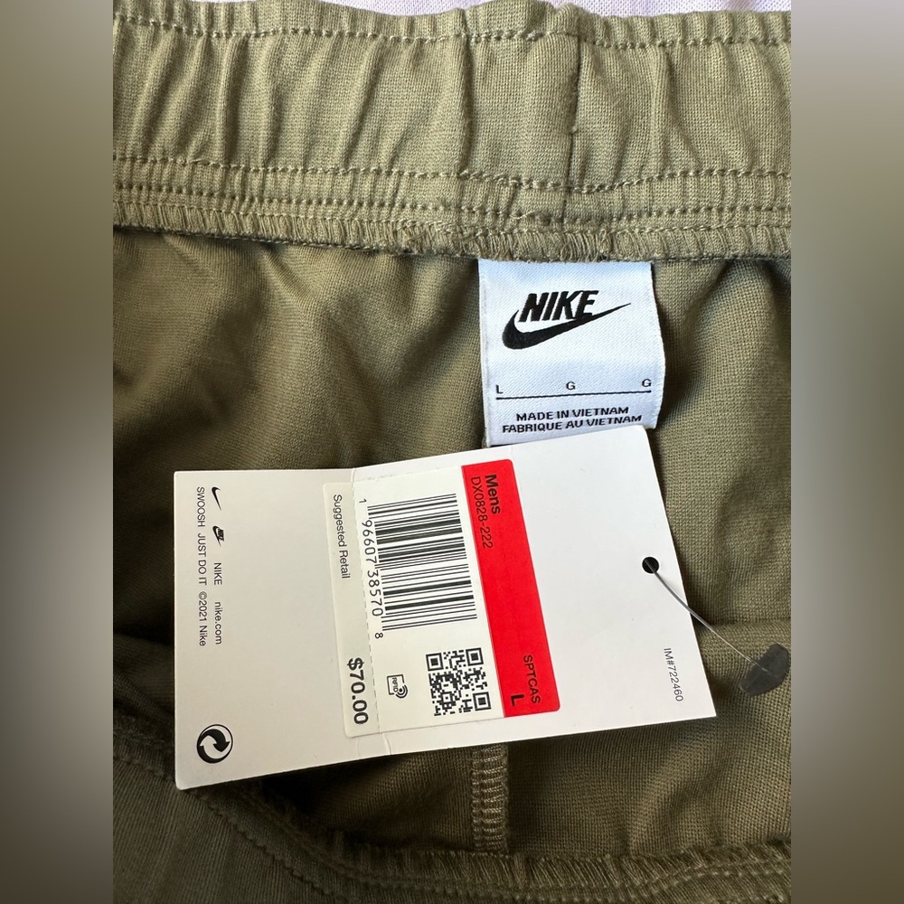 NWT NIKE SPORTSWEAR TECH FLEECE LIGHTWEIGHT SHORTS Olive - Picture 7 of 10